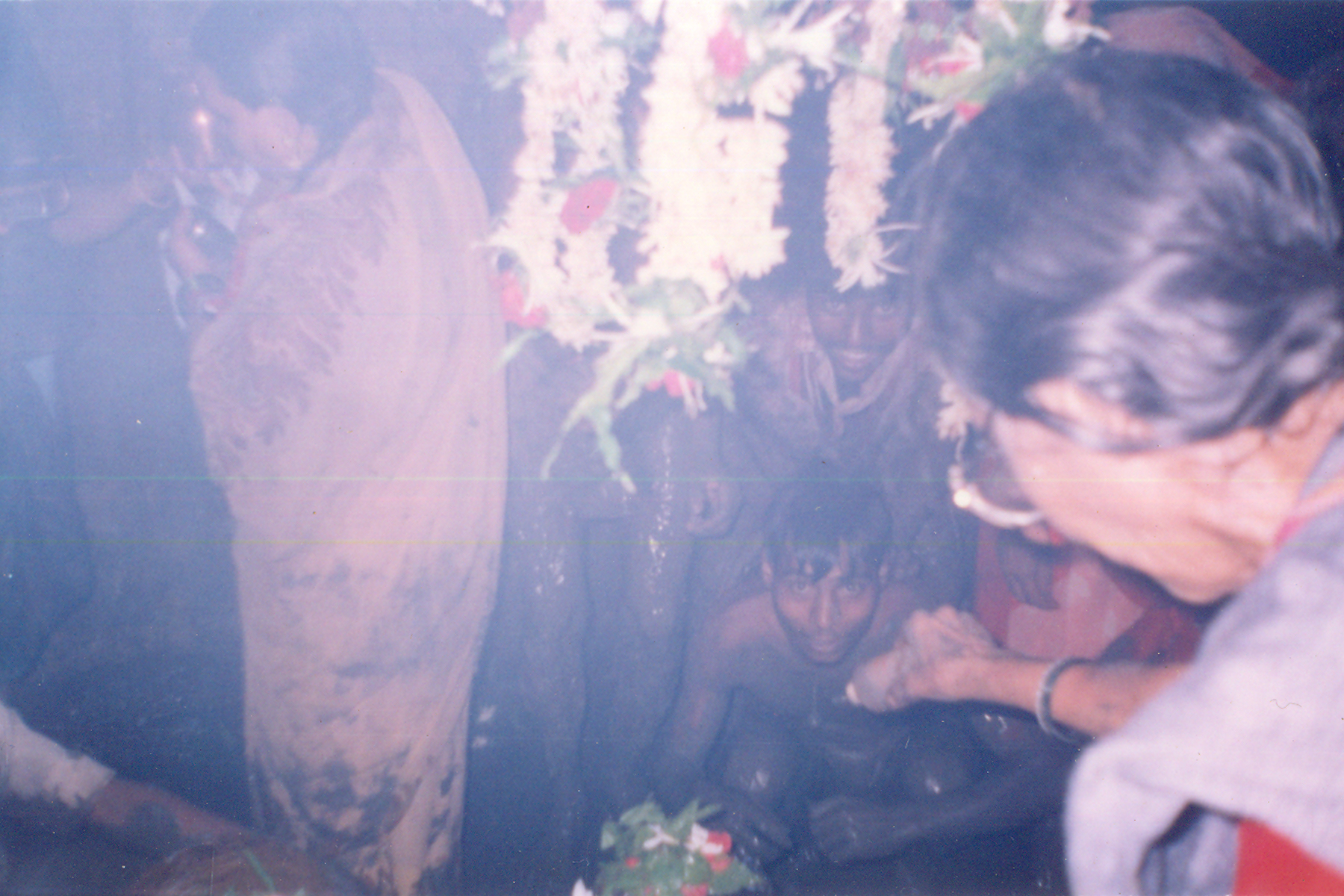 Late Sadhana tai Amte offering puja in the historically significant Shulpaneshwar temple as it resurfaces in a derelict state after submerges in the Sardar Sarovar Dam waters in village Manibeli, Maharashtra, Photo credit_NBA