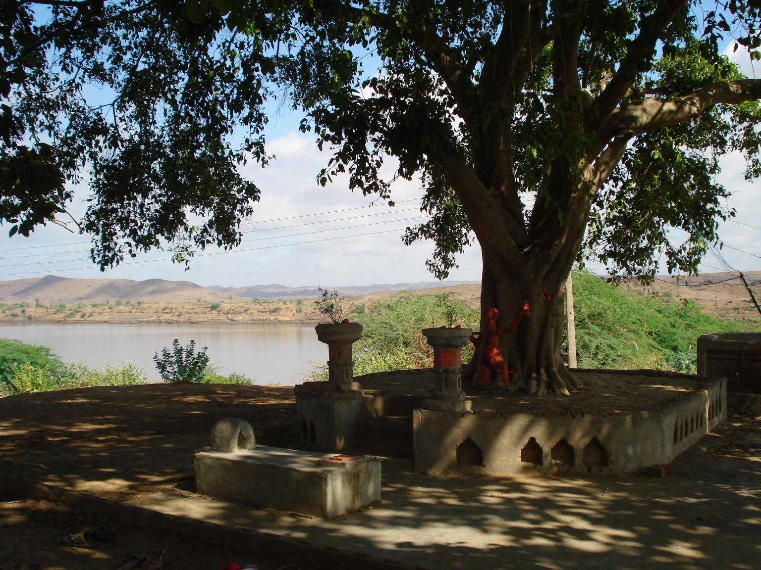 A religious site in the submergence area of village Amlali in Madhya Pradesh, before it got impacted by the Sardar Sarovar Dam reservoir, Photo credit_ Nandini Oza