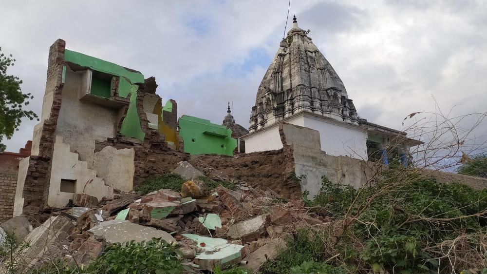 Damaged temple complex as it surfaces after the Sardar Sarovar Dam waters recede in village Chikhalda, Madhya Pradesh, Photo credit_ Rehmat