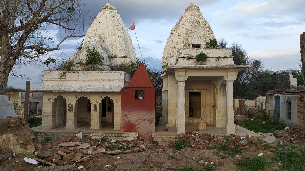 Damaged temple complex at village Chikhalda in Madhya Pradesh as it resurfaces from Sardar Sarovar Dam waters, Photo credit_ Rehmat