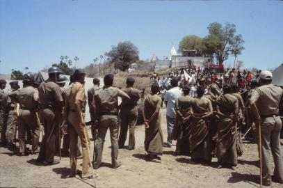 People at village Manibeli in Maharashtra protesting against police action to remove and relocate the Svayambhu Shivlinga from the historically and religiously significant Shulpaneshwar temple, Photo credit_ Ashish Kothari