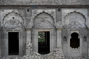 Remnants of resurfaced Jain Derasar_ temple from Sardar Sarovar Dam waters in Nisarpur village, Madhya Pradesh, Photo credit_ Rohit Jain for Oral History Narmada(4)