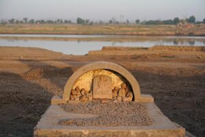 Resurfaced remains of deity Teja Ji Maharaj from Sardar Sarovar Dam waters that receded in village Nisarpur, Madhya Pradesh, Photo Credit_ Rohit Jain for Oral History Narmada(2)
