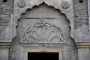 Remnants of resurfaced Jain Derasar_ temple from Sardar Sarovar Dam waters in Nisarpur village, Madhya Pradesh, Photo credit_ Rohit Jain for Oral History Narmada(5)