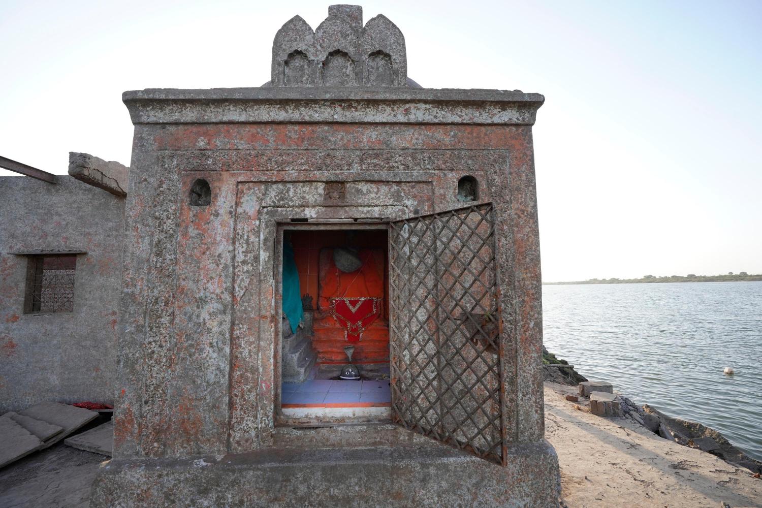 Resurfaced Bholenath temple as Sardar Sarovar Dam waters recede in summer in village Sondul in Madhya Pradesh, Photo credit_ Rohit Jain for Oral History Narmada(2)