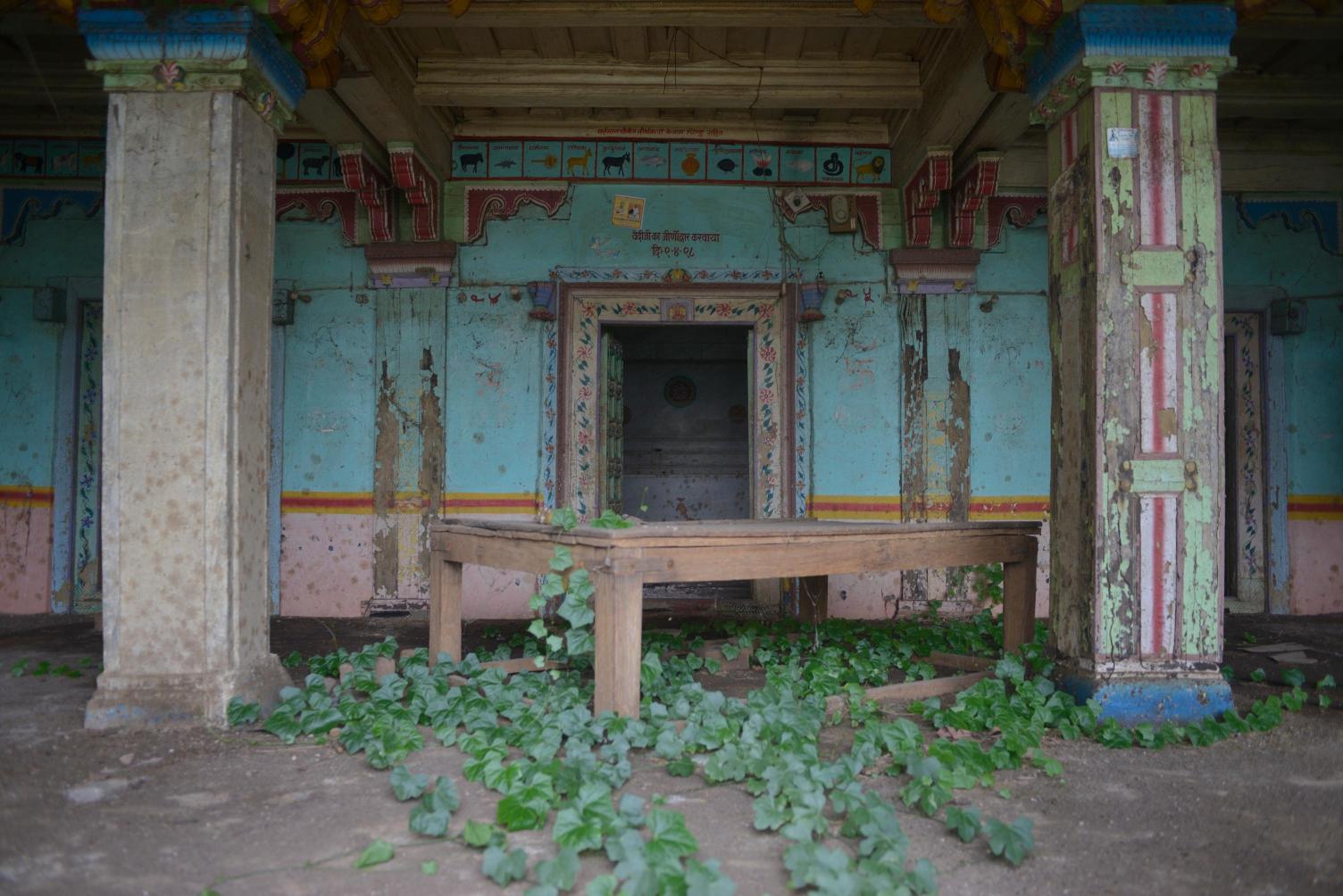 Remnants of a temple and a mosque resurfaced from Sardar Sarovar Dam waters in village Chikhalda in Madhya Pradesh, Photo credit_ Rehmat