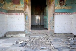 Remnants of Nilkanth Mahadev temple that resurfaced from Sardar Sarovar Dam waters in Nisarpur village in Madhya Pradesh, Photo Credit_ Rohit Jain for Oral History Narmada