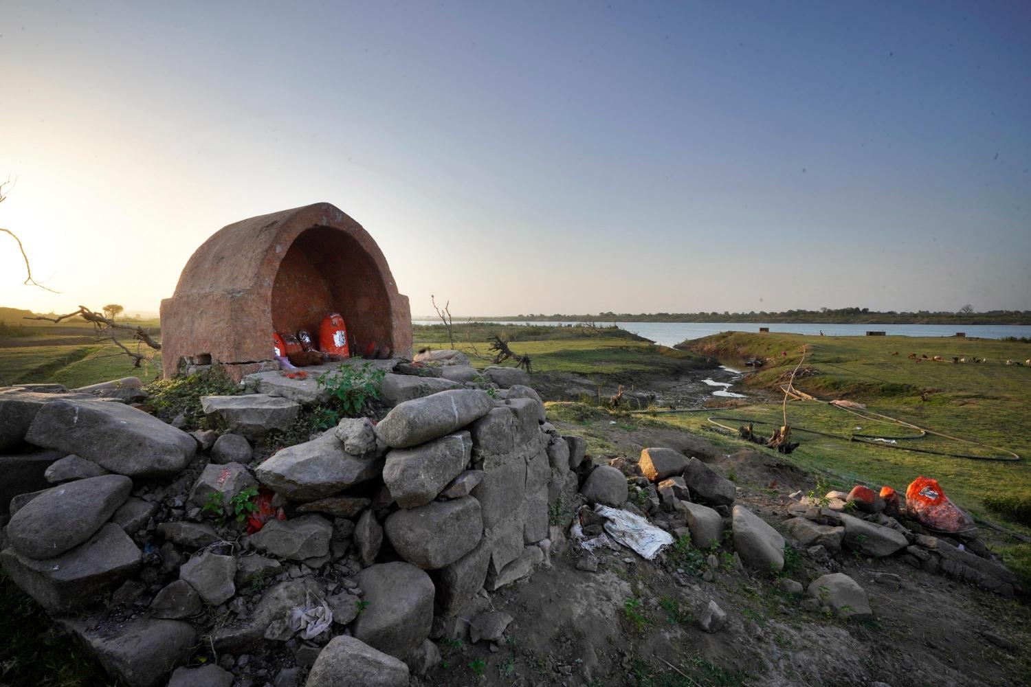Remnants of the place of worship of Bhilet Baba, a deity worshipped by adivasi community in village Sondul, Madhya Pradesh, Photo credit_ Rohit Jain for Oral History Narmada (2)
