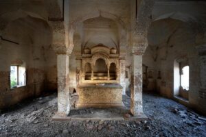 Remnants of resurfaced Jain Derasar_ temple from Sardar Sarovar Dam waters in Nisarpur village, Madhya Pradesh, Photo credit_ Rohit Jain for Oral History Narmada(1)