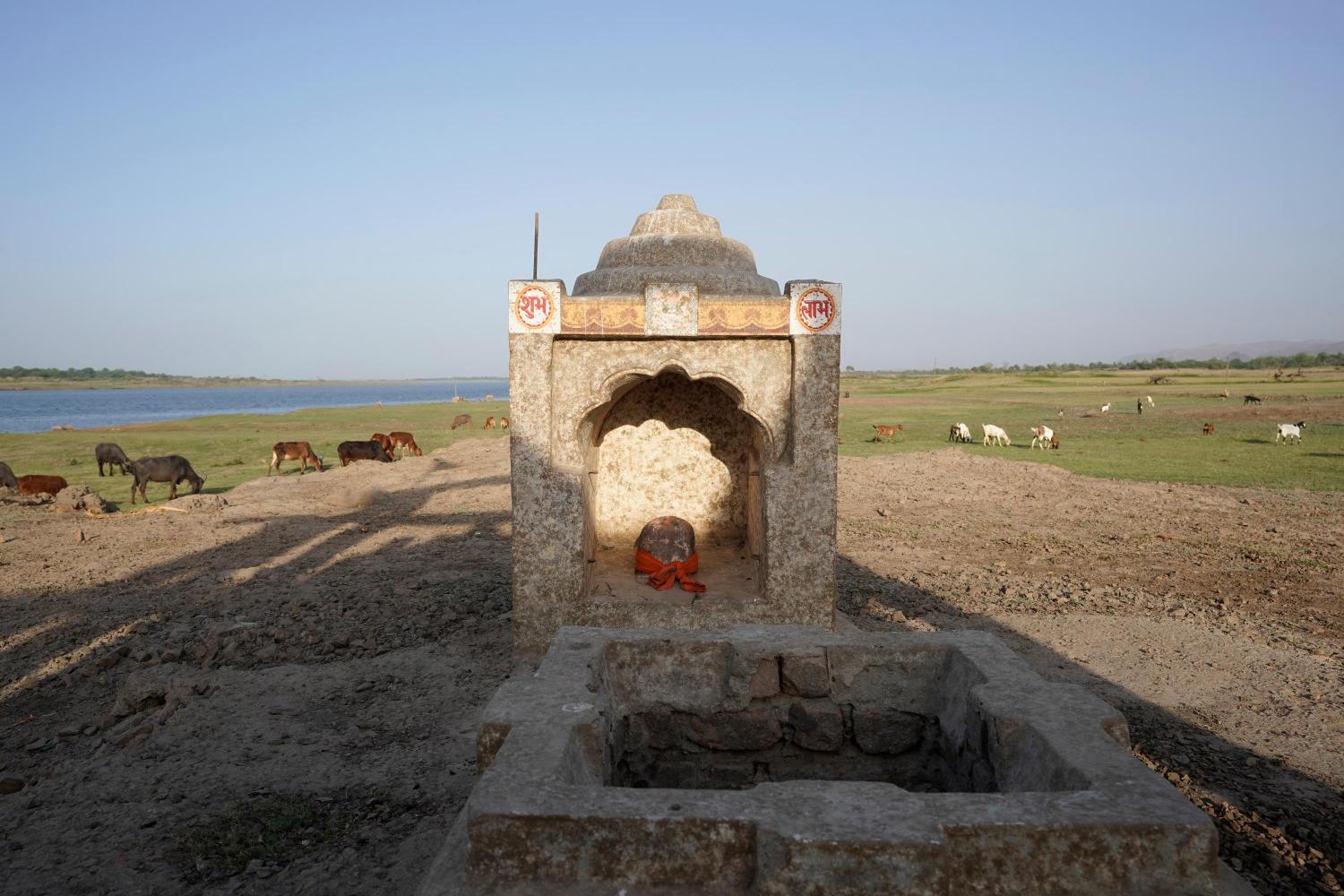 Resurfaced Kawcha Devi, a deity worshiped by adivasi community in village Sondul in Madhya Pradesh as the Sardar Sarovar Dam reservoir waters recede, Photo credit_ Rohit Jain for Oral History Narmada