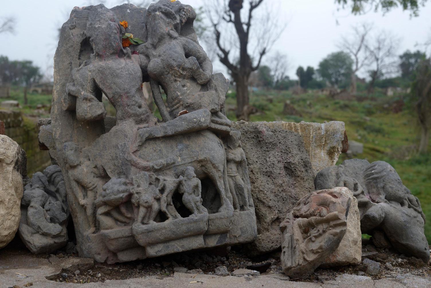 Resurfaced and derelict idols of Neel Kantheshwar Hareshwar temple complex in village Chikhalda, Madhya Pradesh, as waters of Sardar Sarovar Dam recede, Photo credit_ Rohit Jain for Oral History Narmada