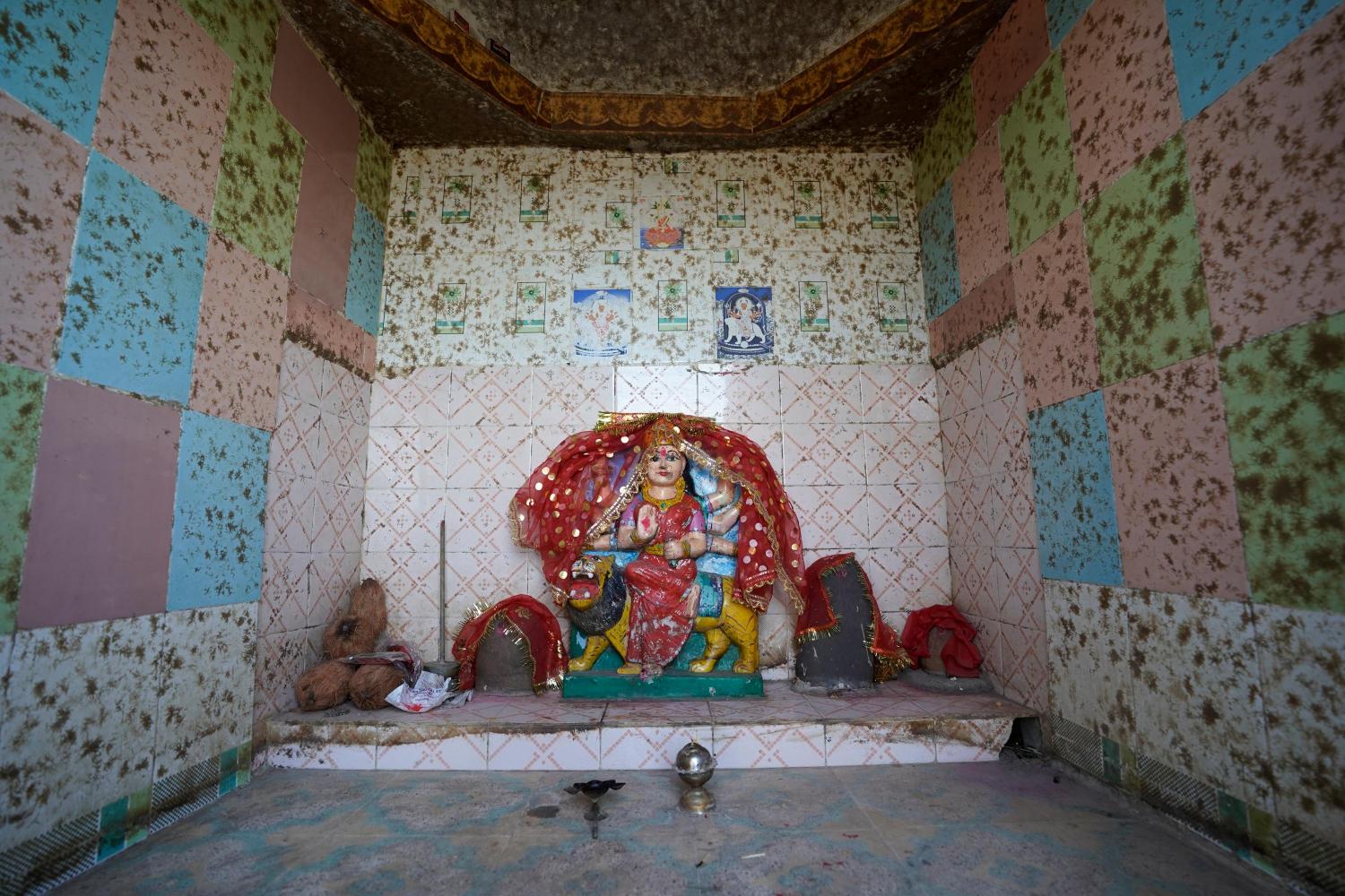 Resurfaced Kawcha Devi, a deity worshiped by adivasi community in village Sondul in Madhya Pradesh as the Sardar Sarovar Dam reservoir waters recede, Photo credit_ Rohit Jain for Oral History Narmada(1)