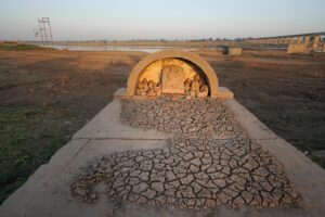 Resurfaced remains of deity Teja Ji Maharaj from Sardar Sarovar Dam waters that receded in village Nisarpur, Madhya Pradesh, Photo Credit_ Rohit Jain for Oral History Narmada(1)