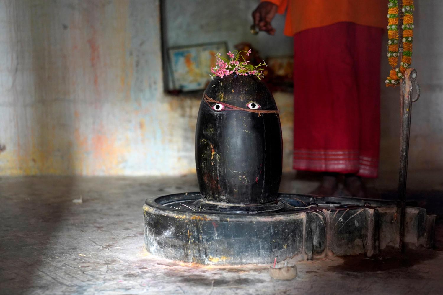 Shivling in the Nandikeshwar Mahadev temple complex in village Gangli that gets surrounded by Sardar Sarovar Dam waters, Photo credit_ Rohit Jain for Oral History Narmada