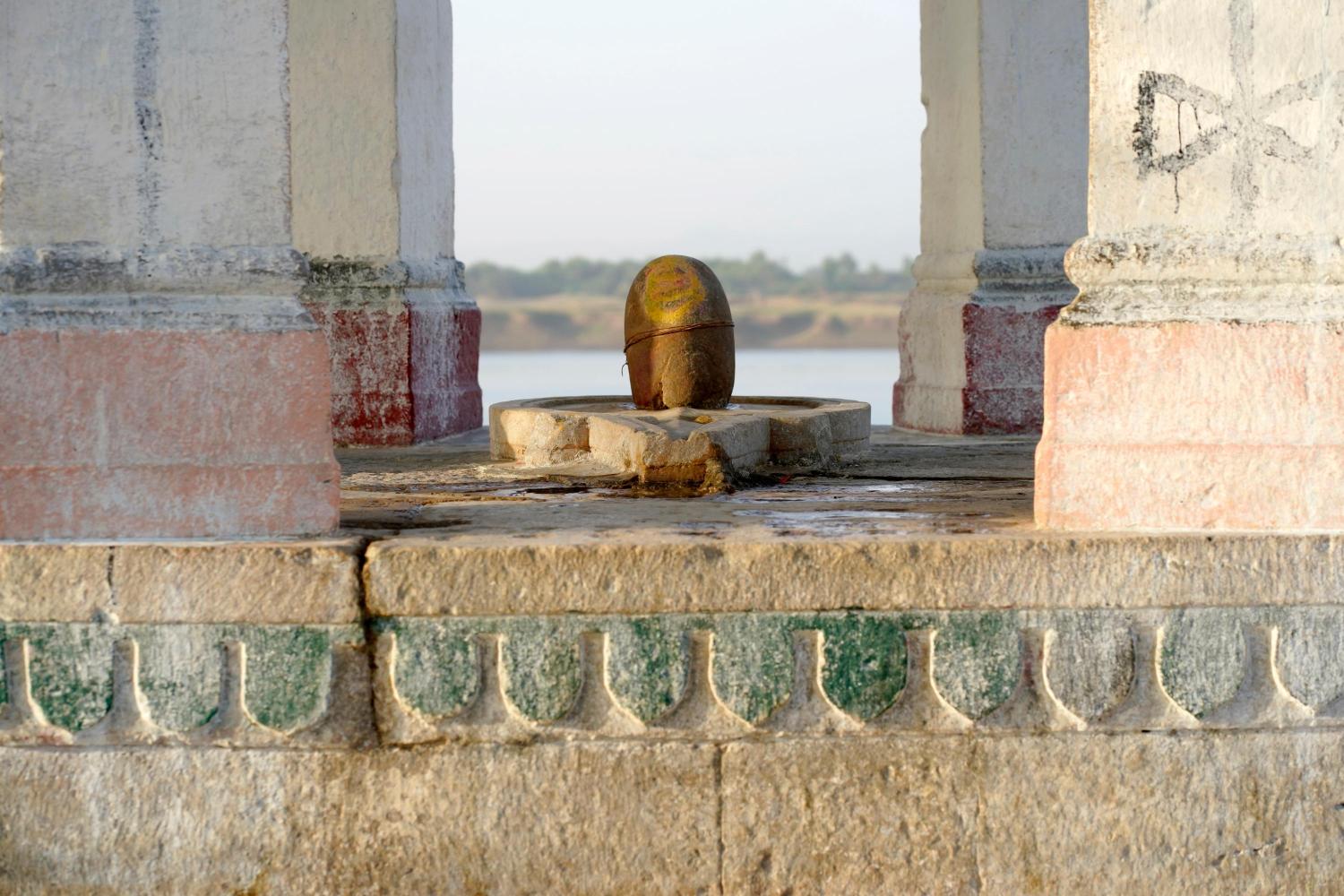 Shiv temple in village Gangli that submerges in the Sardar Sarovar Dam waters and resurfaces when the dam waters recede, Photo credit_ Rohit Jain for Oral History Narmada(1)