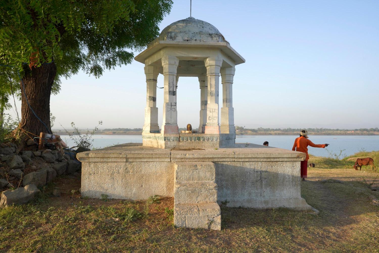 Shiv temple in village Gangli that submerges in the Sardar Sarovar Dam waters and resurfaces when the dam waters recede, Photo credit_ Rohit Jain for Oral History Narmada(2)