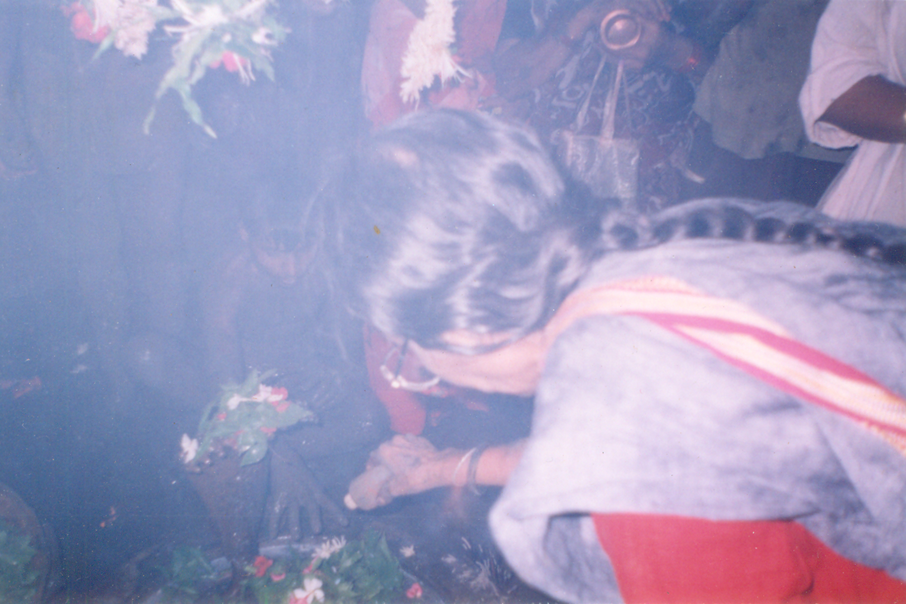 Late Sadhana tai Amte offering puja in the historically significant Shulpaneshwar temple as it resurfaces in a derelict state after submerges in the Sardar Sarovar Dam waters in village Manibeli, Maharashtra, Photo credit_NBA